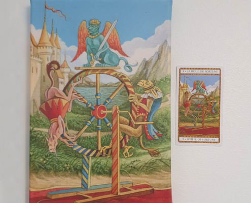 Photo de la toile La Roue de Fortune format A4 de Florence Magnin et de la carte du tarot de la Marelle