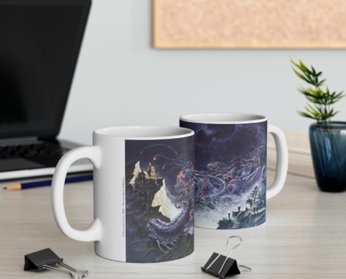 Caza Mug Cthulhu-Ecran Contexte 1 Vue des deux côtés du mug Cthulhu-Ecran de Philippe Caza en contexte