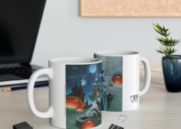 Caza Mug Temple Nuit Contexte 1 Vue des deux côtés du mug Le Temple de la Nuit de Philippe Caza en contexte