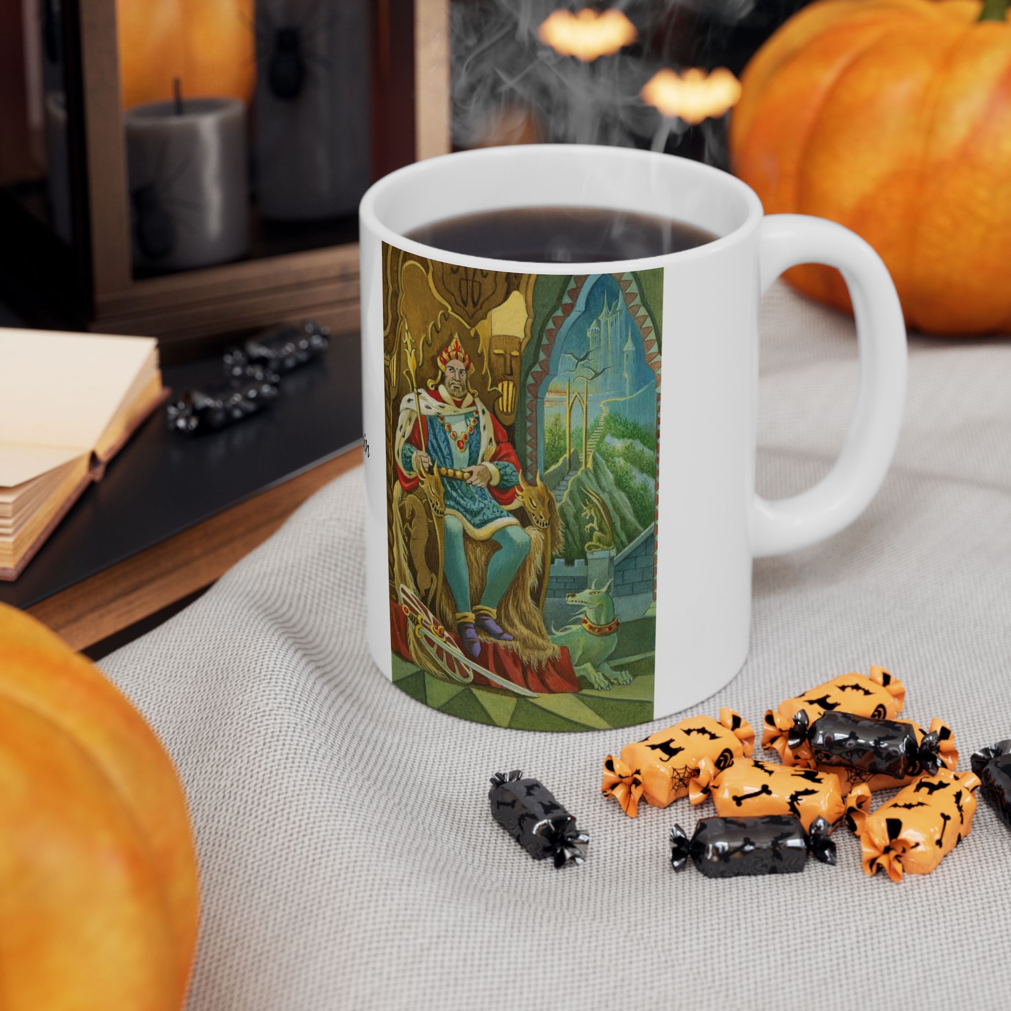 Magnin Mug Arcanes-III-IV contexte 2 Vue du côté droit du mug Arcanes-III-IV de Florence Magnin en contexte