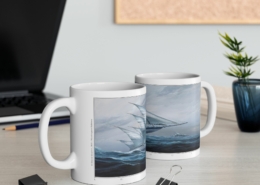 Graffet Mug Requin Contexte Les deux faces du mug Vaisseau-Requin de Didier Graffet en contexte