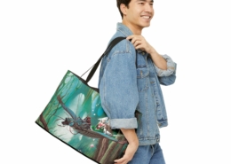 Magnin Sac La Promenade 70 x 45 Context 1 Sac fourre-tout (tote bag) La Promenade au format 70 x 45 cm de Florence Magnin en contexte