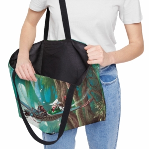 Sac fourre-tout (tote bag) La Promenade au format 70 x 45 cm de Florence Magnin en contexte