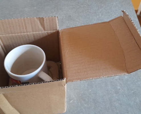 Mug emballage 3 L'emballage du mug est adapté à sa taille