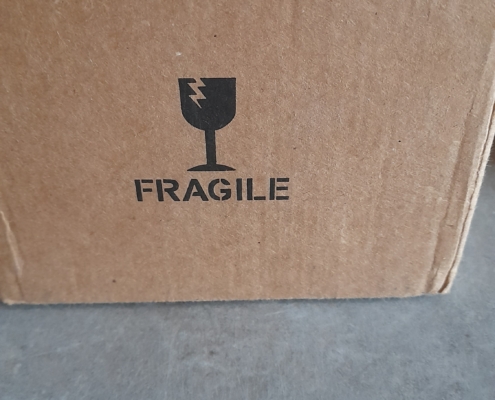 Mug emballage 5 Mention fragile apposée sur le carton