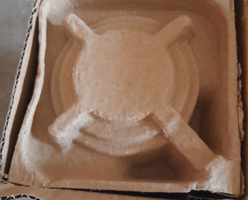 Mug emballage 6 Calage de la partie supérieure du mug - vue rapprochée