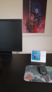 Photo en contexte du petit calendrier de bureau de Philippe Caza