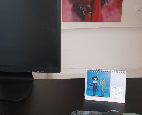 Photo en contexte du petit calendrier de bureau de Philippe Caza