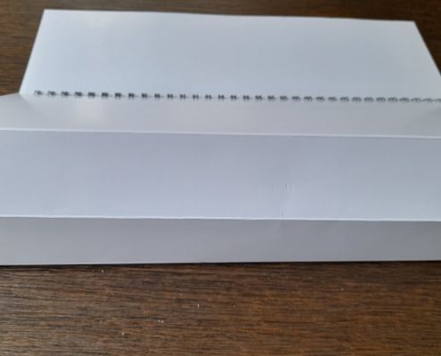 Montage des calendriers de bureau en repliant dans l'autre sens la base du calendrier